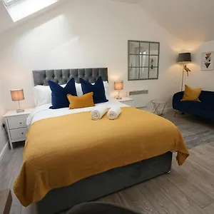 Apartment Cosy & Quiet - King Bed, Central, Smart Tv