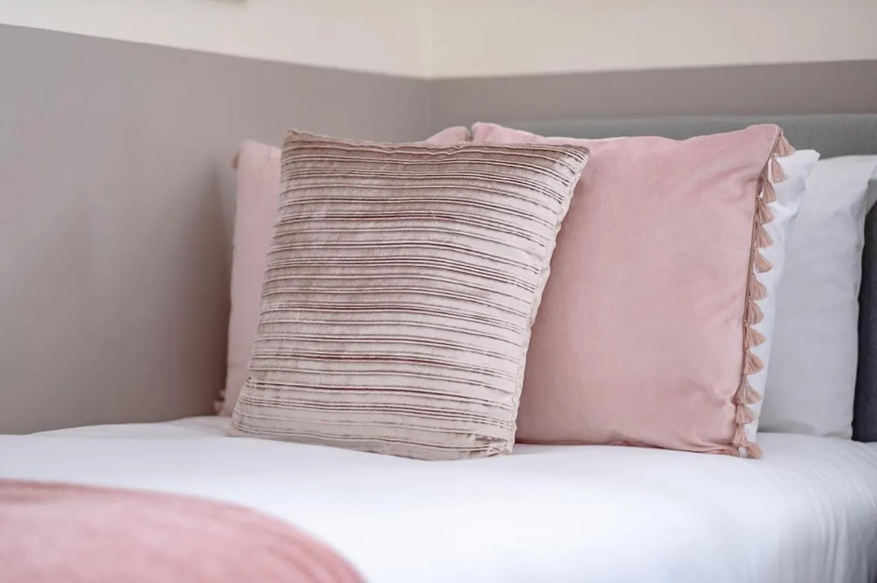 Glisson House By Condokeeper Cambridge  Holiday home